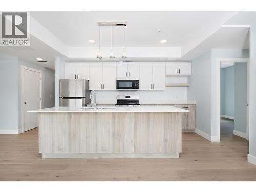 215 Royal Avenue Unit# 204, Kamloops, BC - Indoor Photo Showing Kitchen With Upgraded Kitchen