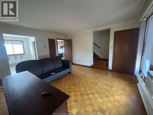 3027 Walker Road Unit# C, Windsor, ON - Indoor Photo Showing Living Room