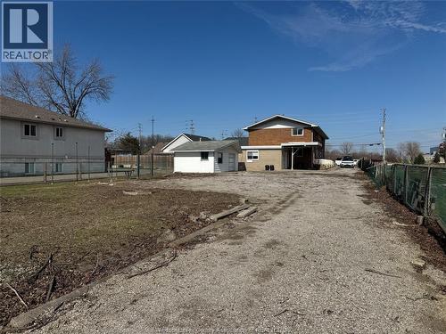 3027 Walker Road Unit# C, Windsor, ON - Outdoor