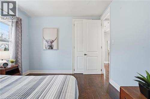 Lower level is awesome! BRIGHT with large windows, pot lights & laminate flooring. Come check this out!! Ideal for family or inlaws. - 208 East 44Th Street, Hamilton, ON - Indoor Photo Showing Bedroom