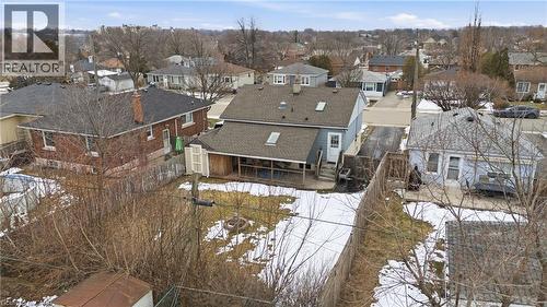 Stellar residential neighbourhood on Hamilton mountain! Near parks, schools, easy highway access & more! - 208 East 44Th Street, Hamilton, ON - Outdoor