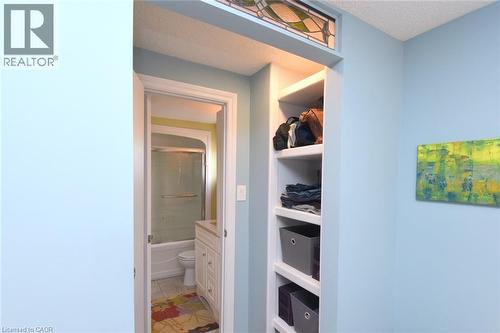 Primary Bedroom featuring walk-in closet and ensuite privileges - 3200 Greenbough Crescent, Burlington, ON - Indoor