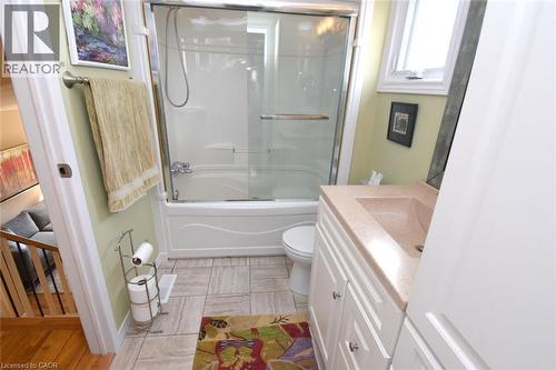 Bathroom with vanity and bath / shower combo with glass door - 3200 Greenbough Crescent, Burlington, ON - Indoor Photo Showing Bathroom
