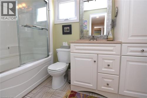 Full bathroom featuring vanity and enclosed tub / shower combo - 3200 Greenbough Crescent, Burlington, ON - Indoor Photo Showing Bathroom