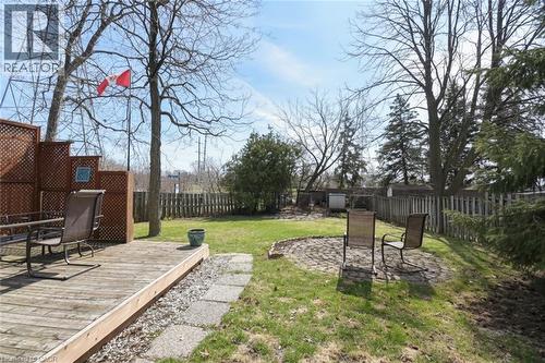 Fenced backyard with a wooden multi-level deck - 3200 Greenbough Crescent, Burlington, ON - Outdoor
