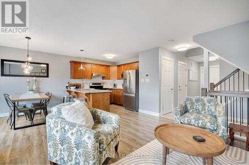 125 Hagerman Crescent, St. Thomas, ON - Indoor Photo Showing Living Room