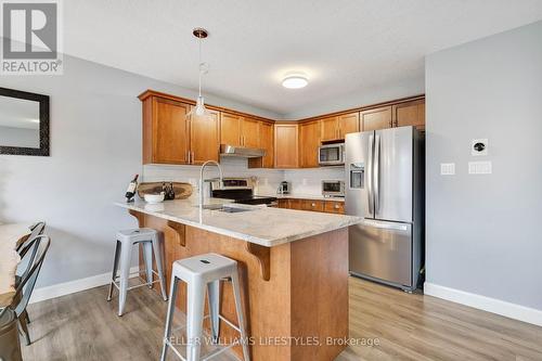 125 Hagerman Crescent, St. Thomas, ON - Indoor Photo Showing Kitchen