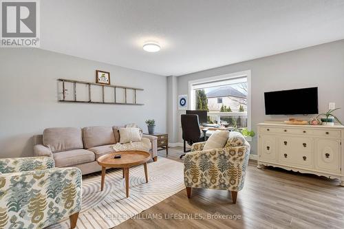 125 Hagerman Crescent, St. Thomas, ON - Indoor Photo Showing Living Room