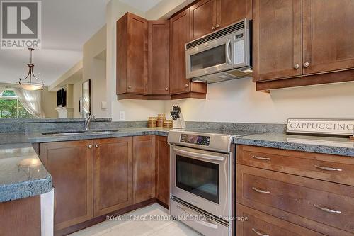 318 Iona Street, Ottawa, ON - Indoor Photo Showing Kitchen With Double Sink