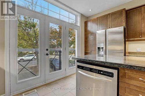 318 Iona Street, Ottawa, ON - Indoor Photo Showing Kitchen