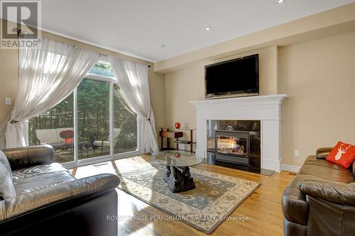 318 Iona Street, Ottawa, ON - Indoor Photo Showing Living Room With Fireplace