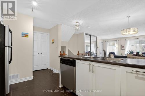 130A Lindenshade Drive, Ottawa, ON - Indoor Photo Showing Kitchen With Double Sink
