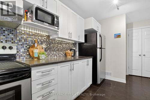 130A Lindenshade Drive, Ottawa, ON - Indoor Photo Showing Kitchen
