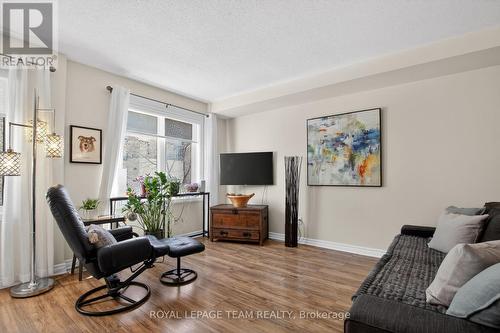 130A Lindenshade Drive, Ottawa, ON - Indoor Photo Showing Living Room