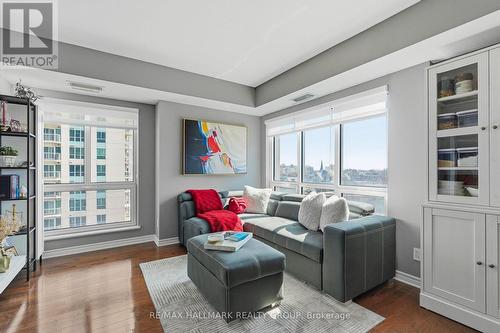 809 - 200 Rideau Street, Ottawa, ON - Indoor Photo Showing Living Room