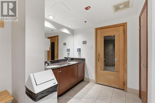 809 - 200 Rideau Street, Ottawa, ON - Indoor Photo Showing Bathroom