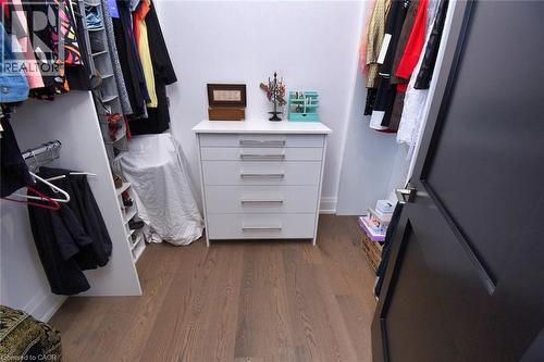 Walk in closet with dark wood-style floors - 68 Mountain Brow Boulevard, Hamilton, ON - Indoor With Storage
