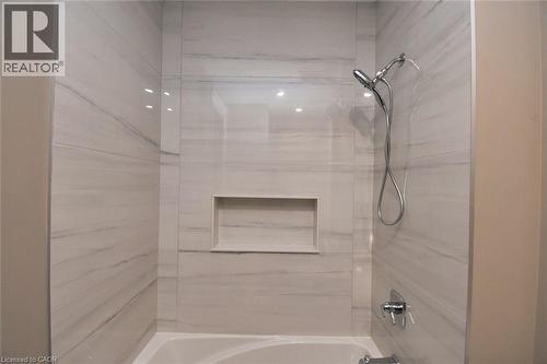 Full bath with bathing tub / shower combination - 68 Mountain Brow Boulevard, Hamilton, ON - Indoor Photo Showing Bathroom