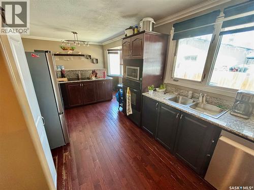 1 Davidson Crescent, Saskatoon, SK - Indoor Photo Showing Kitchen