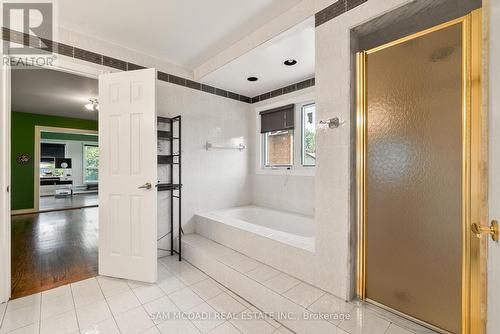 2339 Glengarry Road, Mississauga, ON - Indoor Photo Showing Bathroom