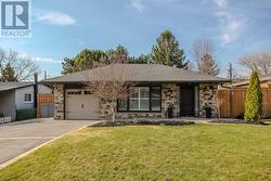 1375 LANGDALE CRESCENT Oakville, ON L6H 2K7