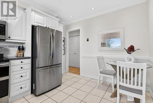 578 Holly Hill Crescent, Burlington, ON - Indoor Photo Showing Kitchen