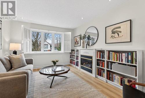 578 Holly Hill Crescent, Burlington, ON - Indoor Photo Showing Living Room With Fireplace