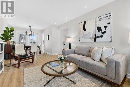 578 Holly Hill Crescent, Burlington, ON - Indoor Photo Showing Living Room