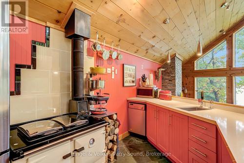 139 Manitou Drive, Mckellar, ON - Indoor Photo Showing Kitchen