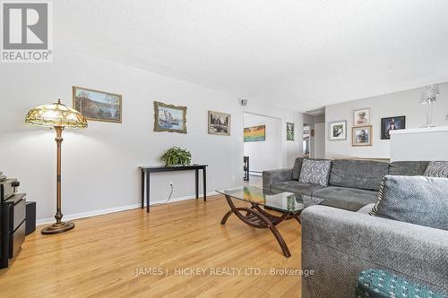 101 Frontenac Crescent, Deep River, ON - Indoor Photo Showing Living Room