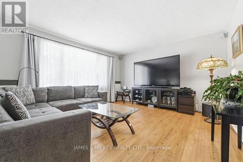 101 Frontenac Crescent, Deep River, ON - Indoor Photo Showing Living Room