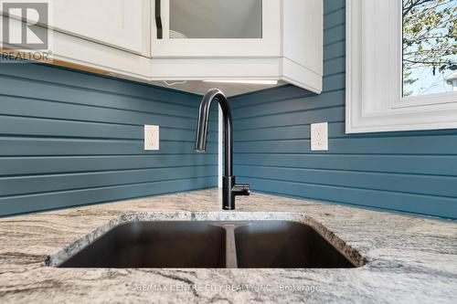 417 Edith Cavell Boulevard, Central Elgin, ON - Indoor Photo Showing Kitchen