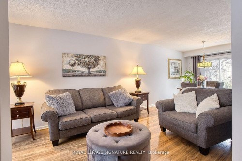 6448 Colebrook Crescent, Mississauga, ON - Indoor Photo Showing Living Room