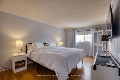 6448 Colebrook Crescent, Mississauga, ON - Indoor Photo Showing Bedroom