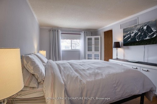 6448 Colebrook Crescent, Mississauga, ON - Indoor Photo Showing Bedroom