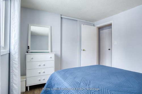 6448 Colebrook Crescent, Mississauga, ON - Indoor Photo Showing Bedroom