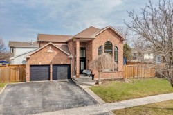 2 Royal Amber Crescent  East Gwillimbury, ON L0G 1M0