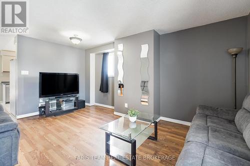 1387 Ritson Road S, Oshawa, ON - Indoor Photo Showing Living Room