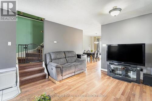 1387 Ritson Road S, Oshawa, ON - Indoor Photo Showing Living Room