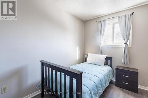 1387 Ritson Road S, Oshawa, ON - Indoor Photo Showing Bedroom