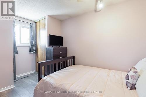 1387 Ritson Road S, Oshawa, ON - Indoor Photo Showing Bedroom