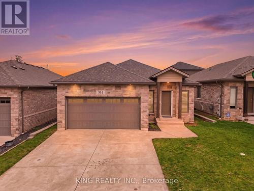 914 ELLROSE AVENUE  Windsor, ON N8Y 3W9