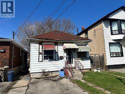 19 VANSITMART Avenue  Hamilton, ON L8H 3A2