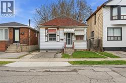 19 VANSITMART Avenue  Hamilton, ON L8H 3A2