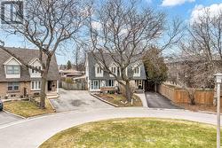 318 RONDEAU COURT Oshawa, ON L1J 6N4