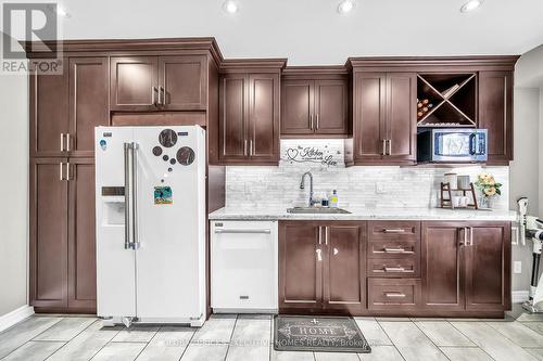318 Rondeau Court, Oshawa, ON - Indoor Photo Showing Kitchen