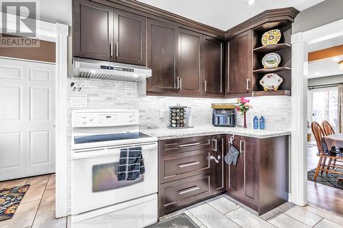 318 Rondeau Court, Oshawa, ON - Indoor Photo Showing Kitchen
