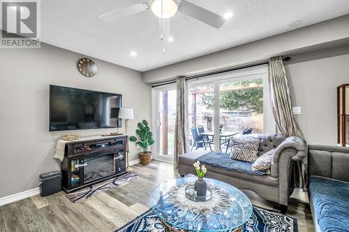 318 Rondeau Court, Oshawa, ON - Indoor Photo Showing Living Room