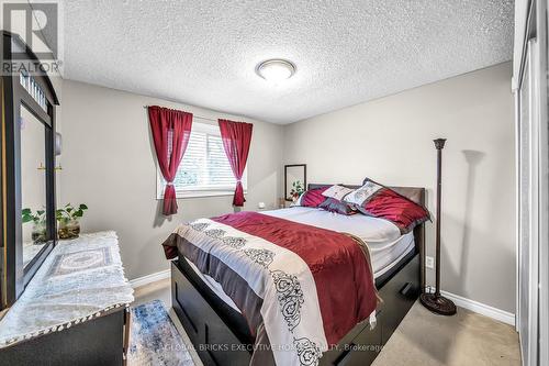318 Rondeau Court, Oshawa, ON - Indoor Photo Showing Bedroom