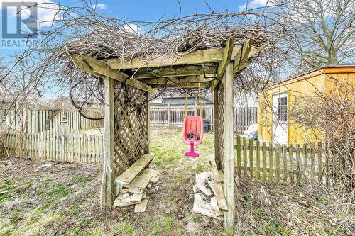 318 Rondeau Court, Oshawa, ON - Outdoor
